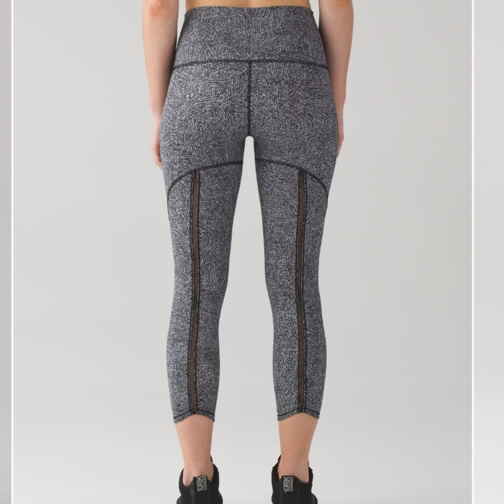 Lululemon Wonder Under black white mesh high rise Leggings 24" size 6